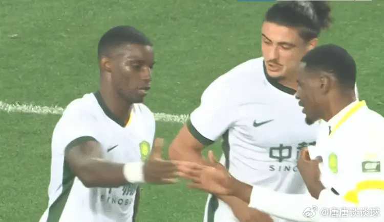 3月8日中超第1轮，武汉三镇主场对阵北京国安。法比奥第45分钟头球破门，张玉宁下