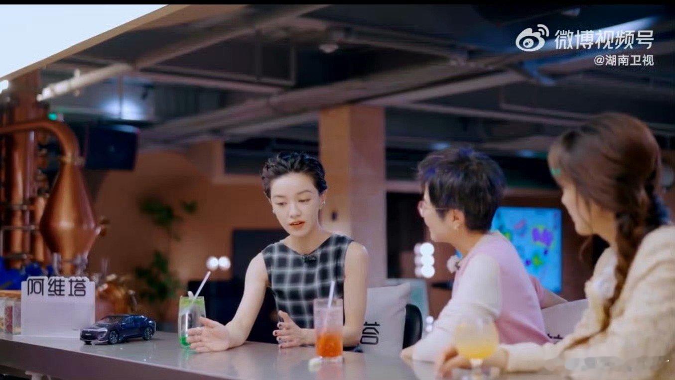 郭采洁对婚姻始终揣着大大的问号 她不是不向往爱，只是对婚姻清醒到底，不听社会时钟