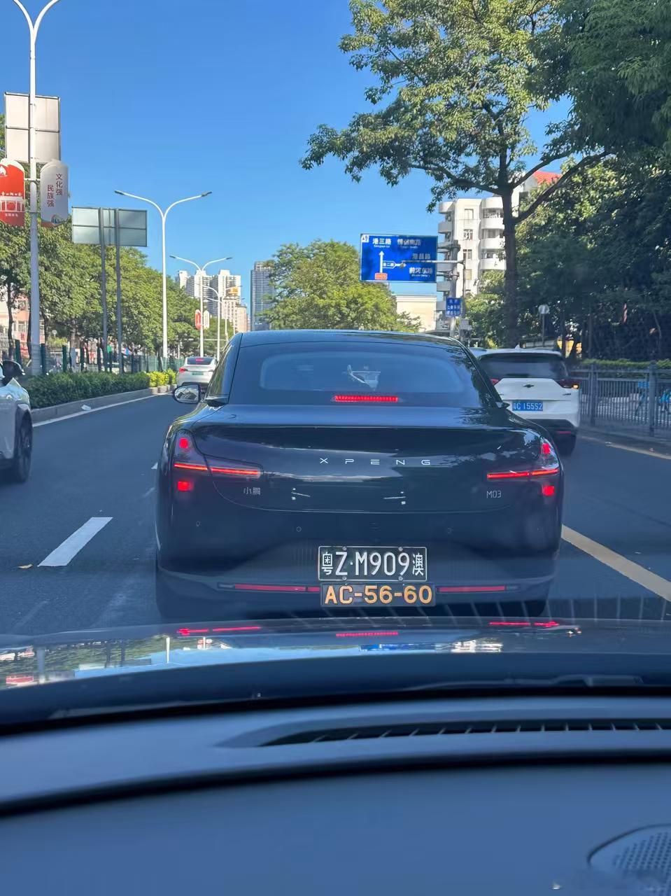 真–牌比车贵！这个两地牌身价不低。绝对是真爱了！不过这个价位的车，M03绝对是产