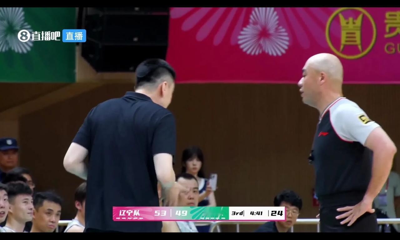 辽宁队纯粹被指责裁判抹黑，杨鸣闹场让人无语，得到技犯后还不依不饶

辽宁队第三节
