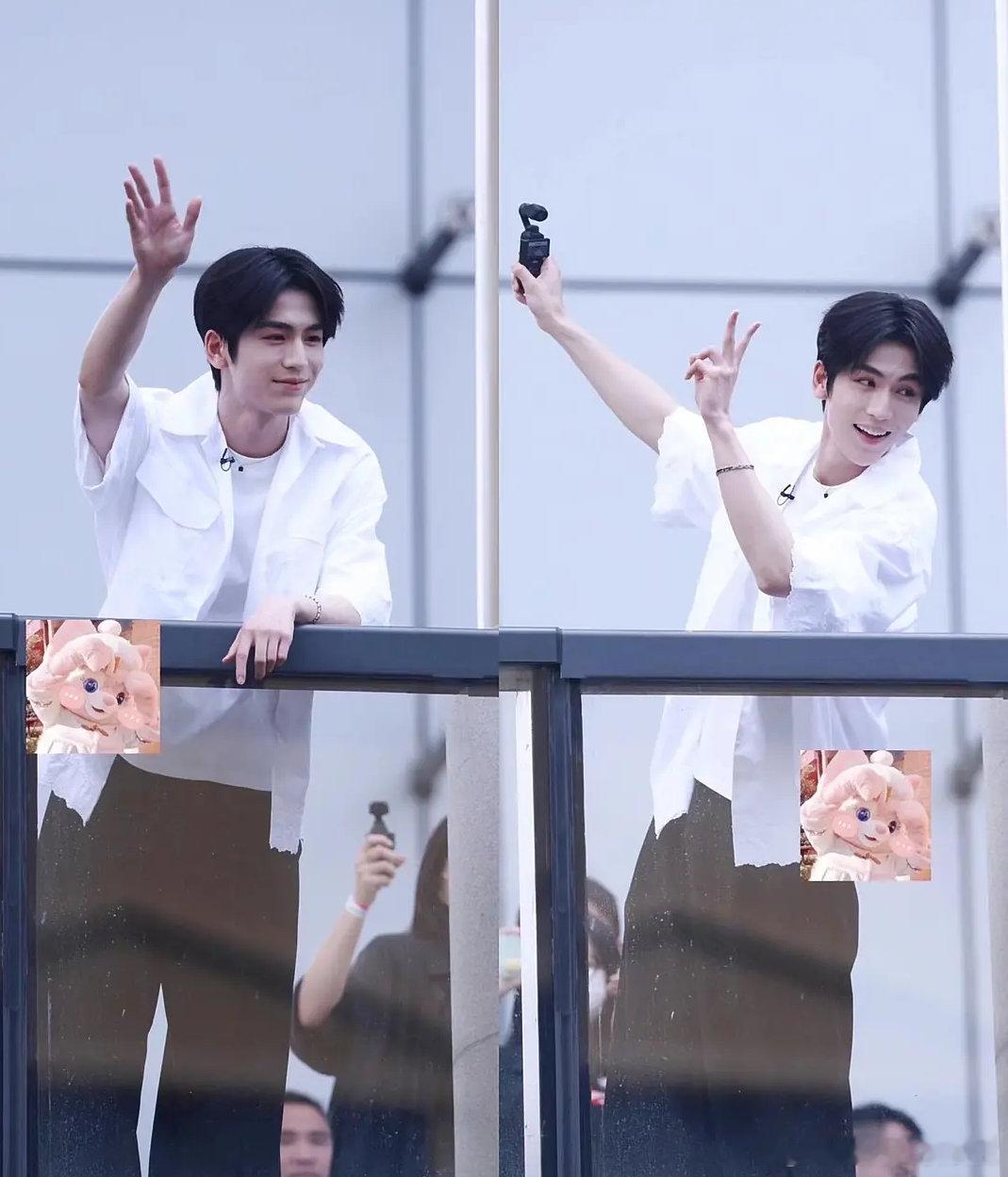 张凌赫对小核桃爱都是有目共睹的[抱一抱][抱一抱][抱一抱]双向奔赴的爱#张凌赫