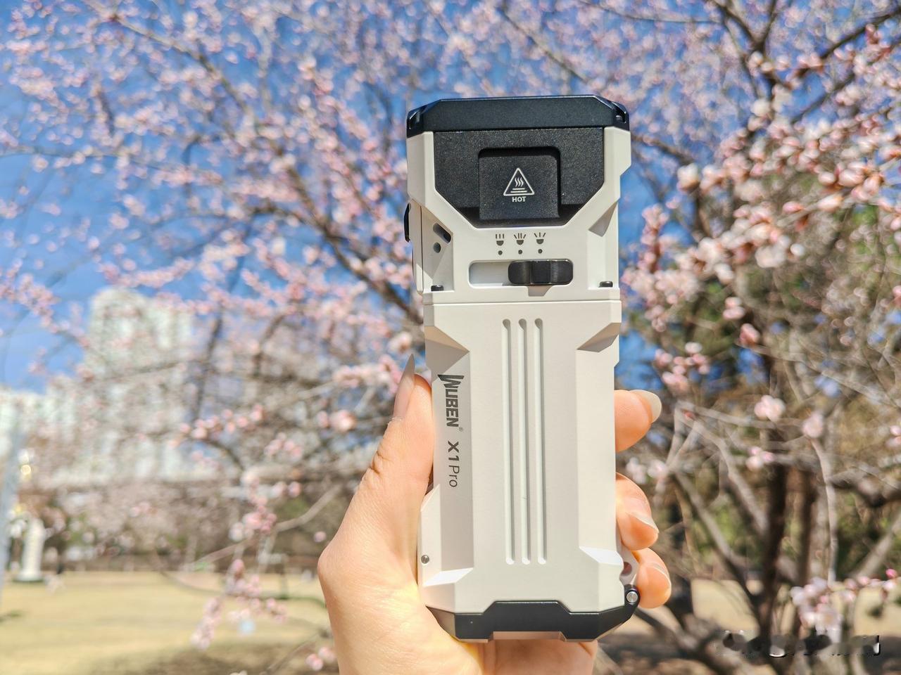 买手电别乱买！试过多款才懂，务本X1Pro这种才是户外用的真刚需

春季到了，每