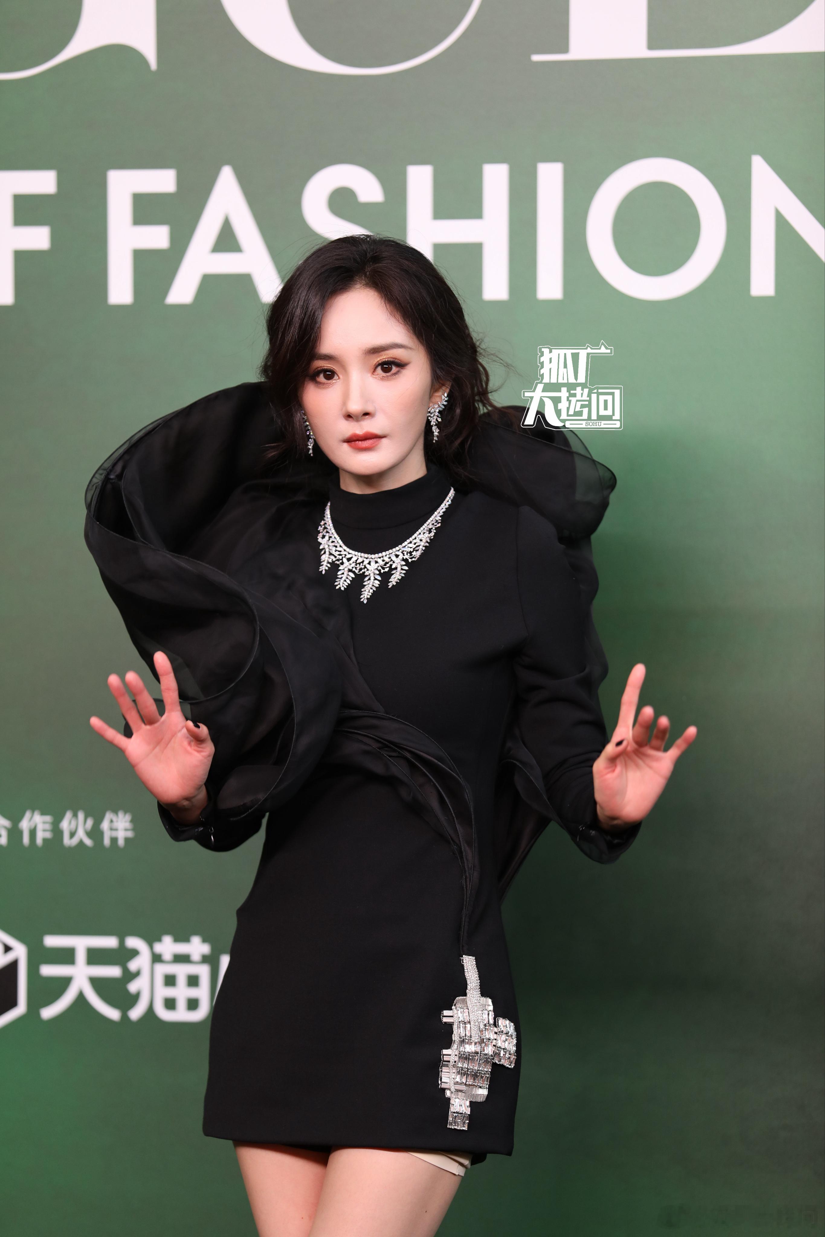 杨幂扶了孙俪扶杨紫杨幂豪门嫡长姐  在复制粘贴的时代，你是手写的诗