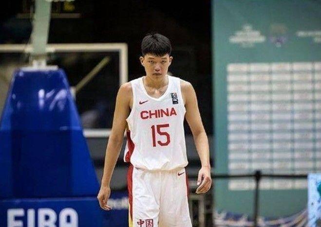 今天10点，杨瀚森迎战勇士，他能打出怎么样的表现？
NBA季前赛已经开始，开拓者