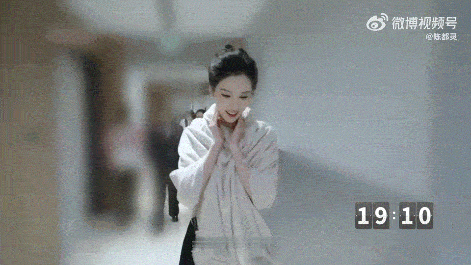 陈都灵剧宣还有售后陈都灵vlog里也不忘端水谁能想到《月鳞绮纪》播完还有“隐藏剧