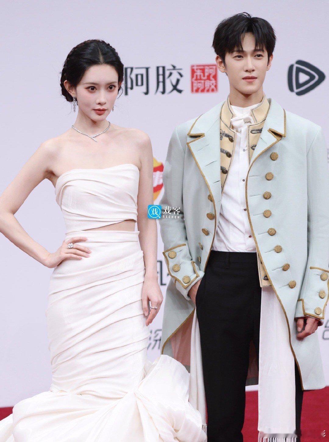 孟子义李昀锐玩彩带孟子义玩彩带星光大赏红毯直播，内场座位，孟子义李昀锐玩彩带 