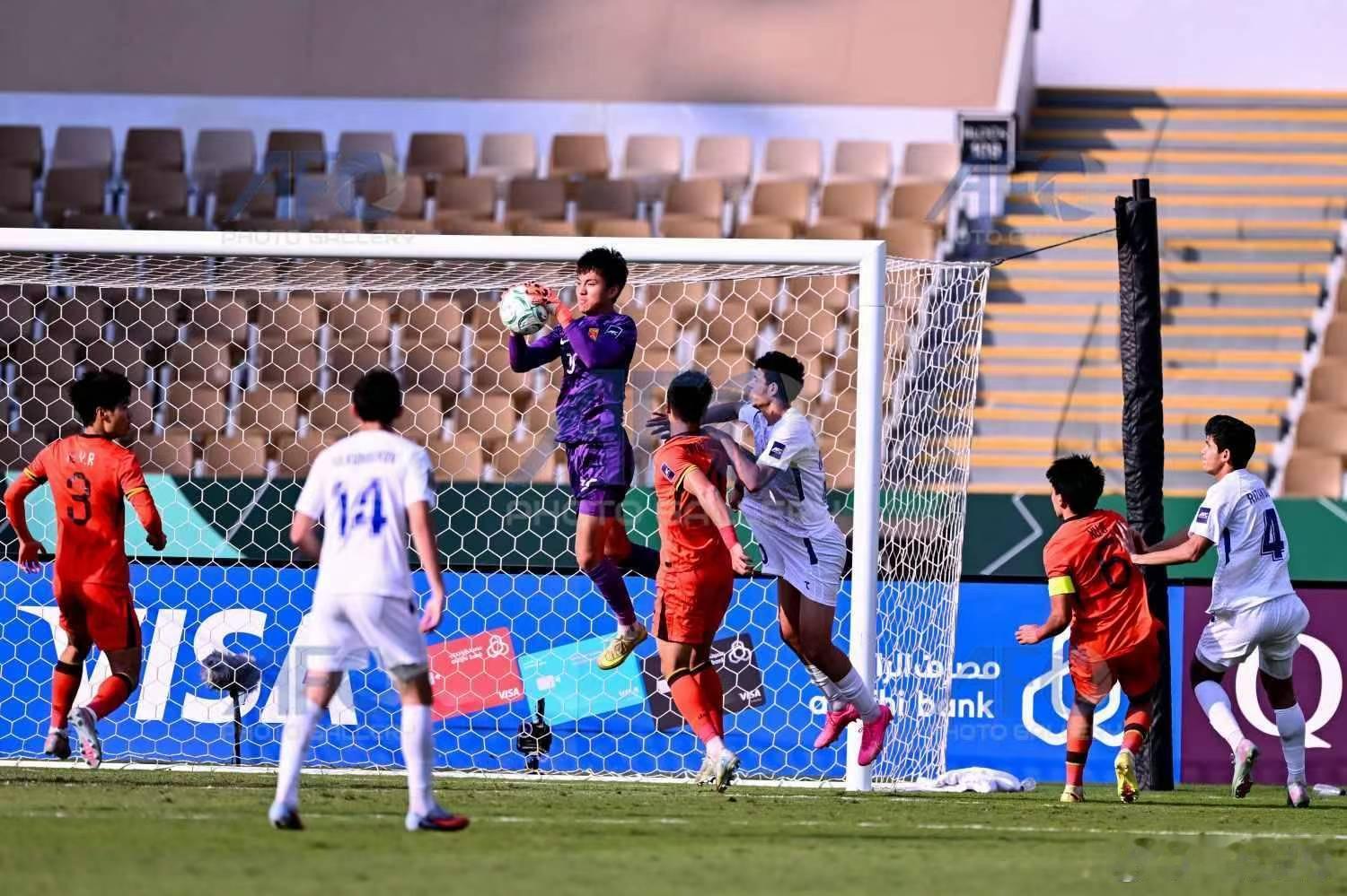 曼联2比0曼城，干净利落的一场胜利，哪怕对面有状态红上的多纳鲁马，但是曼联的防反