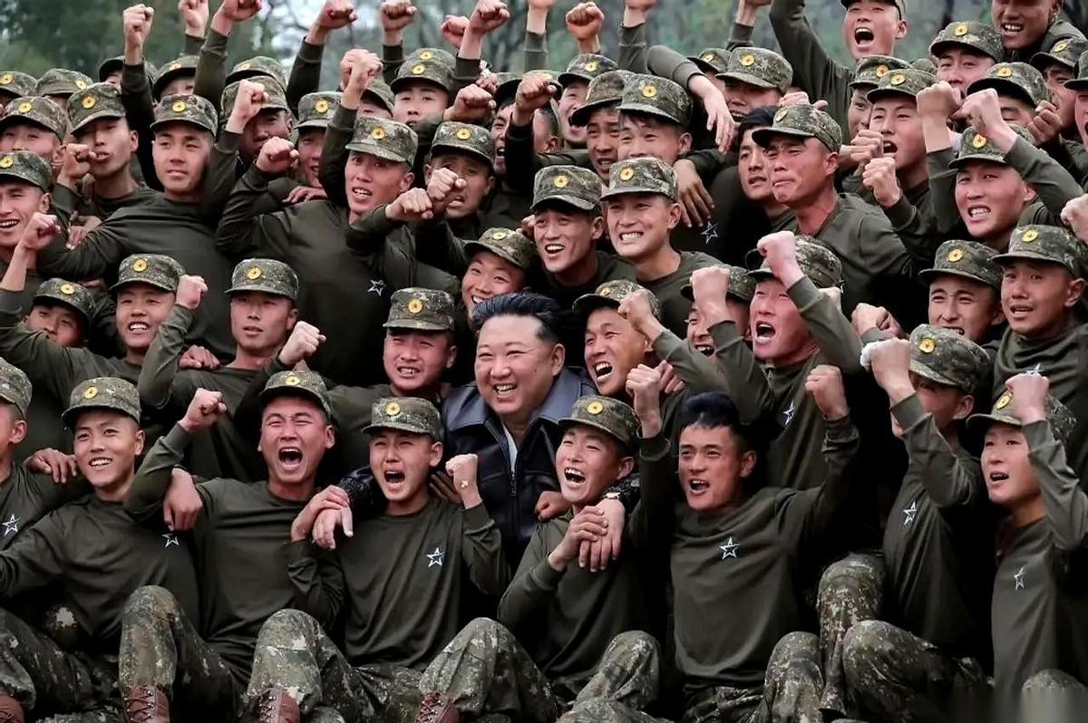 人家美国那边的战争部长，人还没到韩国呢，前一个小时，天上“嗖嗖嗖”就飞过去10发