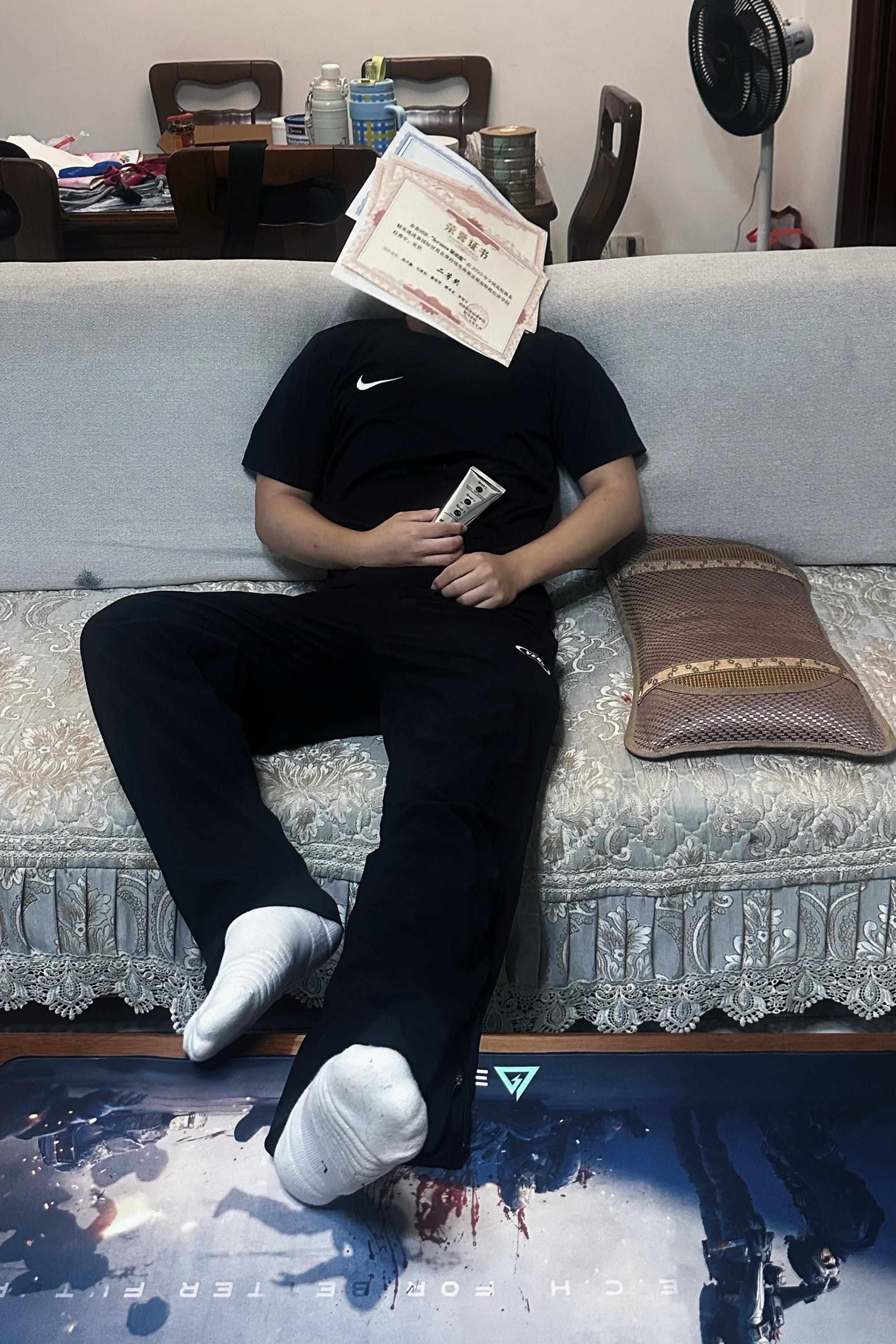 荣誉证书压死我。