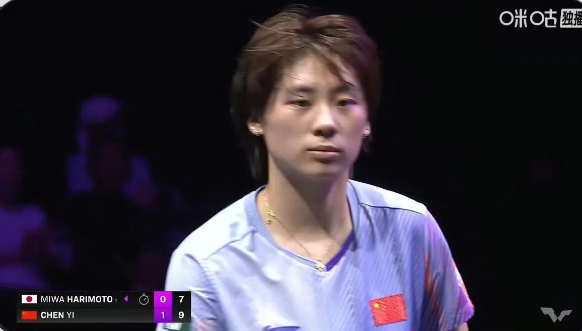 【陈熠关键球处理很到位，目前两局领先张本美和】WTT横滨冠军赛，陈熠2‑0领先张