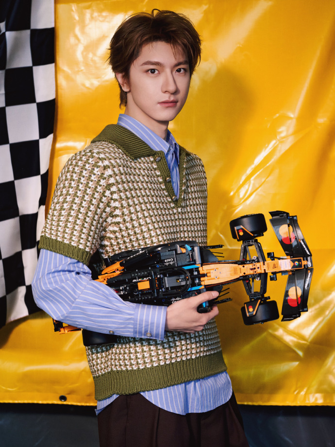 林一昨日F1观赛活动出图，这个金发潮男怎么越来越嫩了