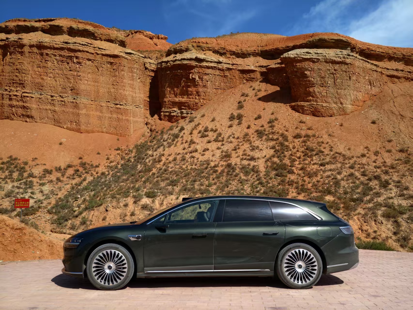 2025年就要过去了。这一年，是我和cici的碎碎念__ 结婚十周年，我送给她的