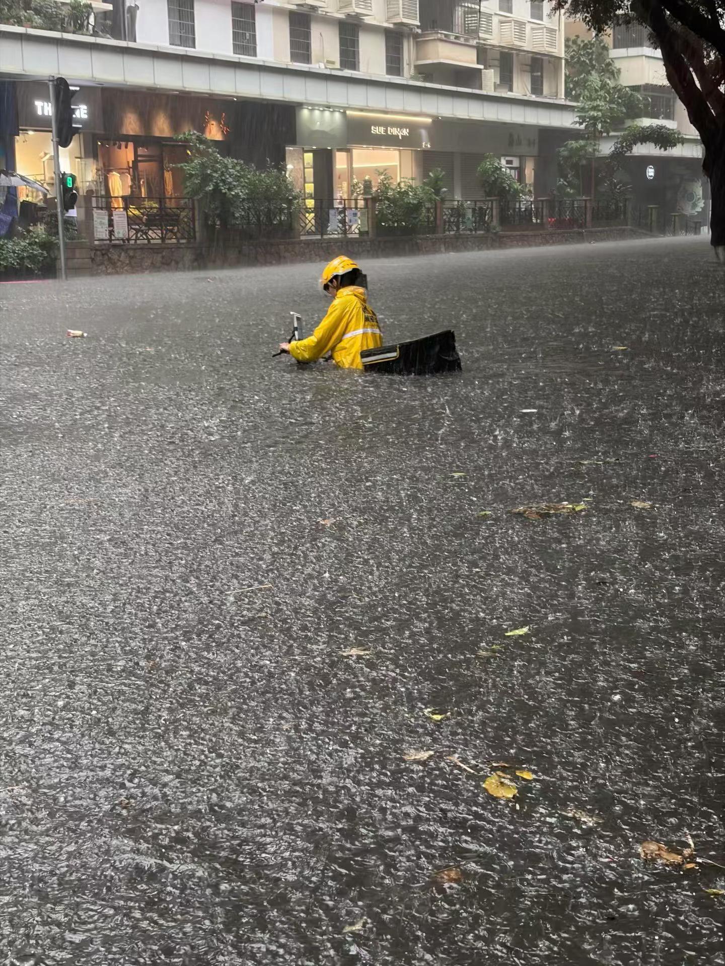 今年以来最强降雨即将杀到广东这外卖不好送哇 