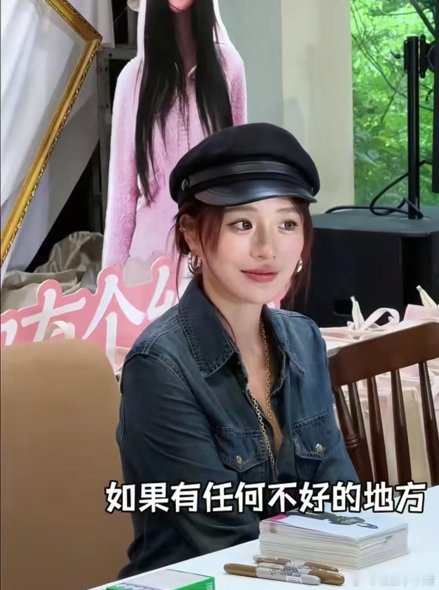 小鱼海棠线下见面会小鱼海棠也有线下见面会了 小鱼海棠居然也有线下见面会了看着远道