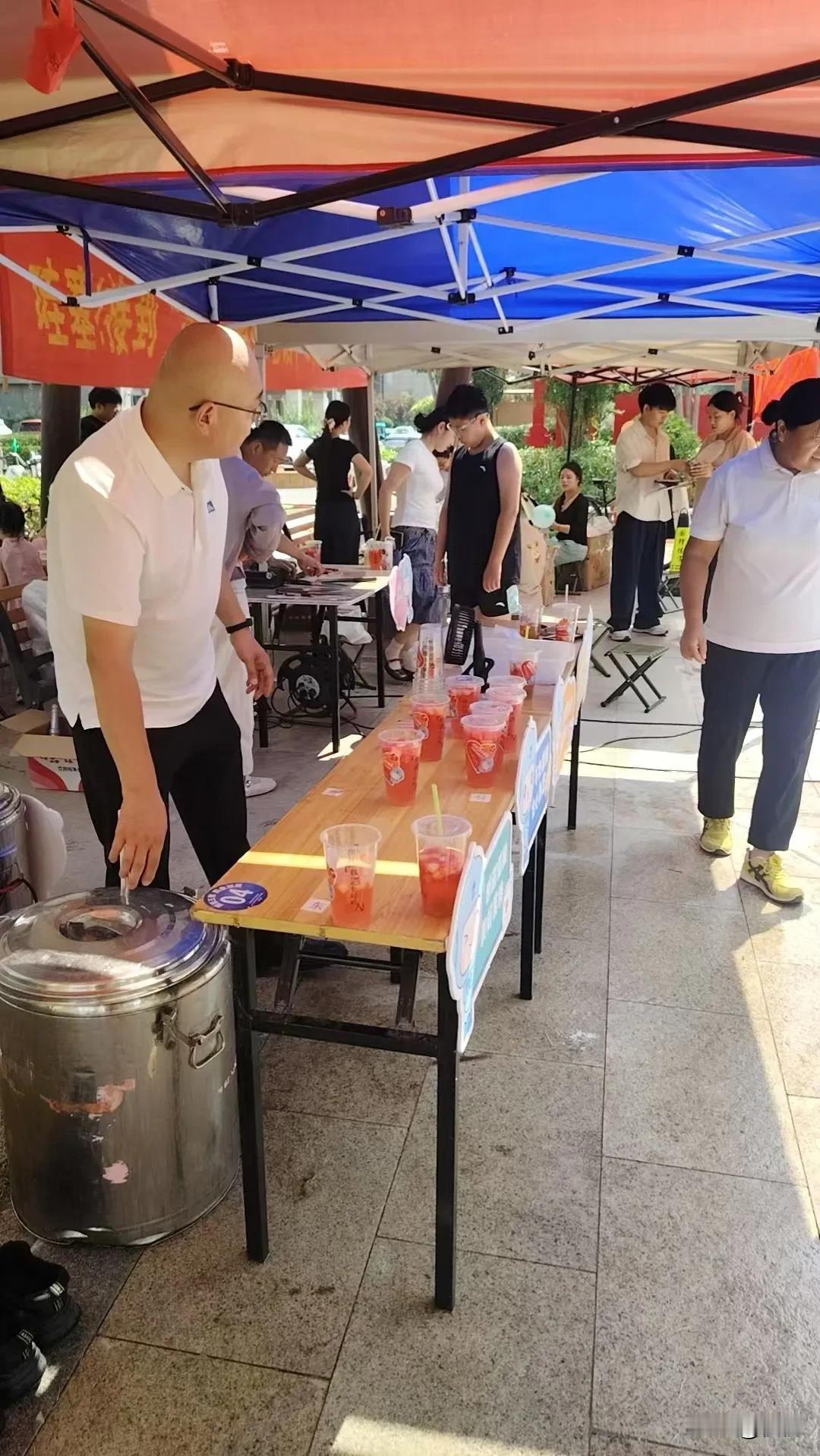 小区物业的惠民活动。