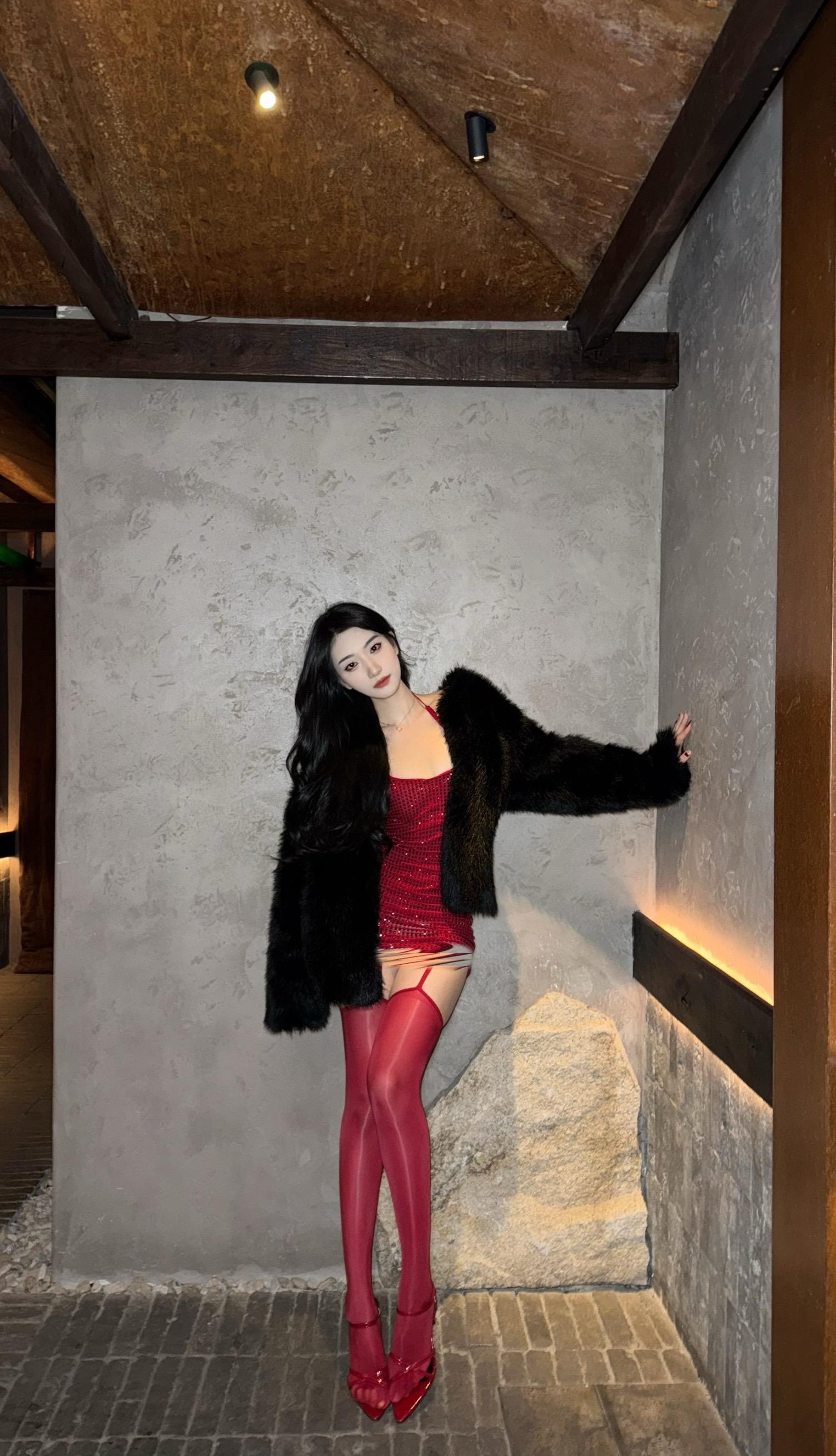 这辈子太不容易了 每天都在熬夜起来直播只为了遇到你