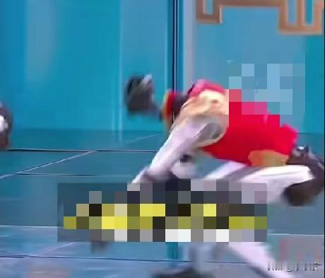 “春晚同款”机器人卖爆了！629999元一台，平台上架秒没，除夕当晚10点，京东