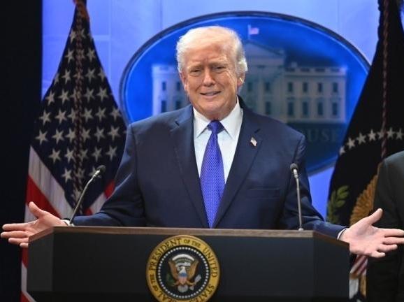 美国法院判特朗普关税政策违法，特朗普一气之下又举起了关税大捧。2月20日，他在社