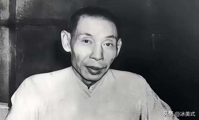 1933年的一天，杜月笙给梅兰芳打电话要4万大洋。梅兰芳为难地说：“杜老板，你知