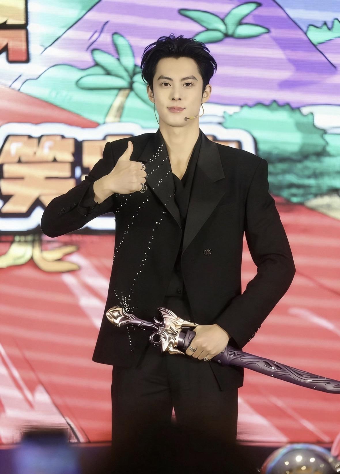 王鹤棣你怎么帅成这样啊啊啊啊！！