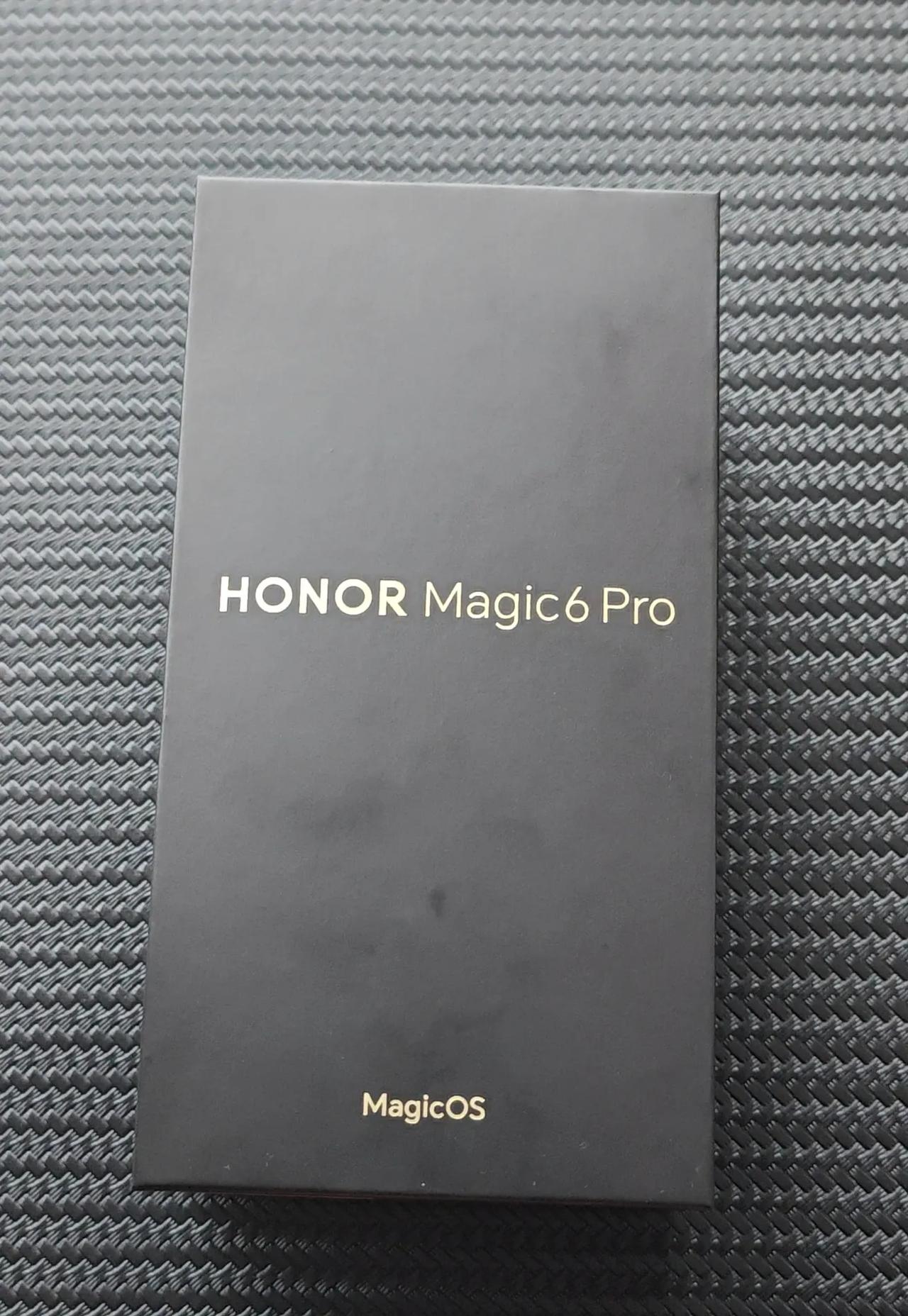我也算是提前摸到了荣耀Magic6 Pro的人了，真机确实有很多惊喜！

我摸到