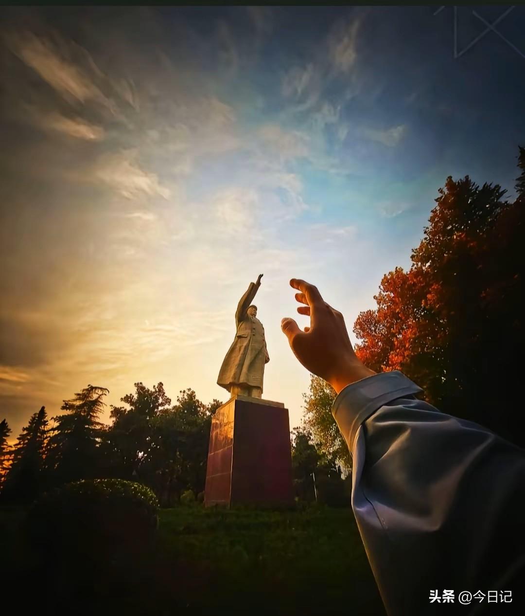 为什么没有影视博主说《热辣滚烫》
难道是故事不好，
没有亮点。
还是减肥话题分散