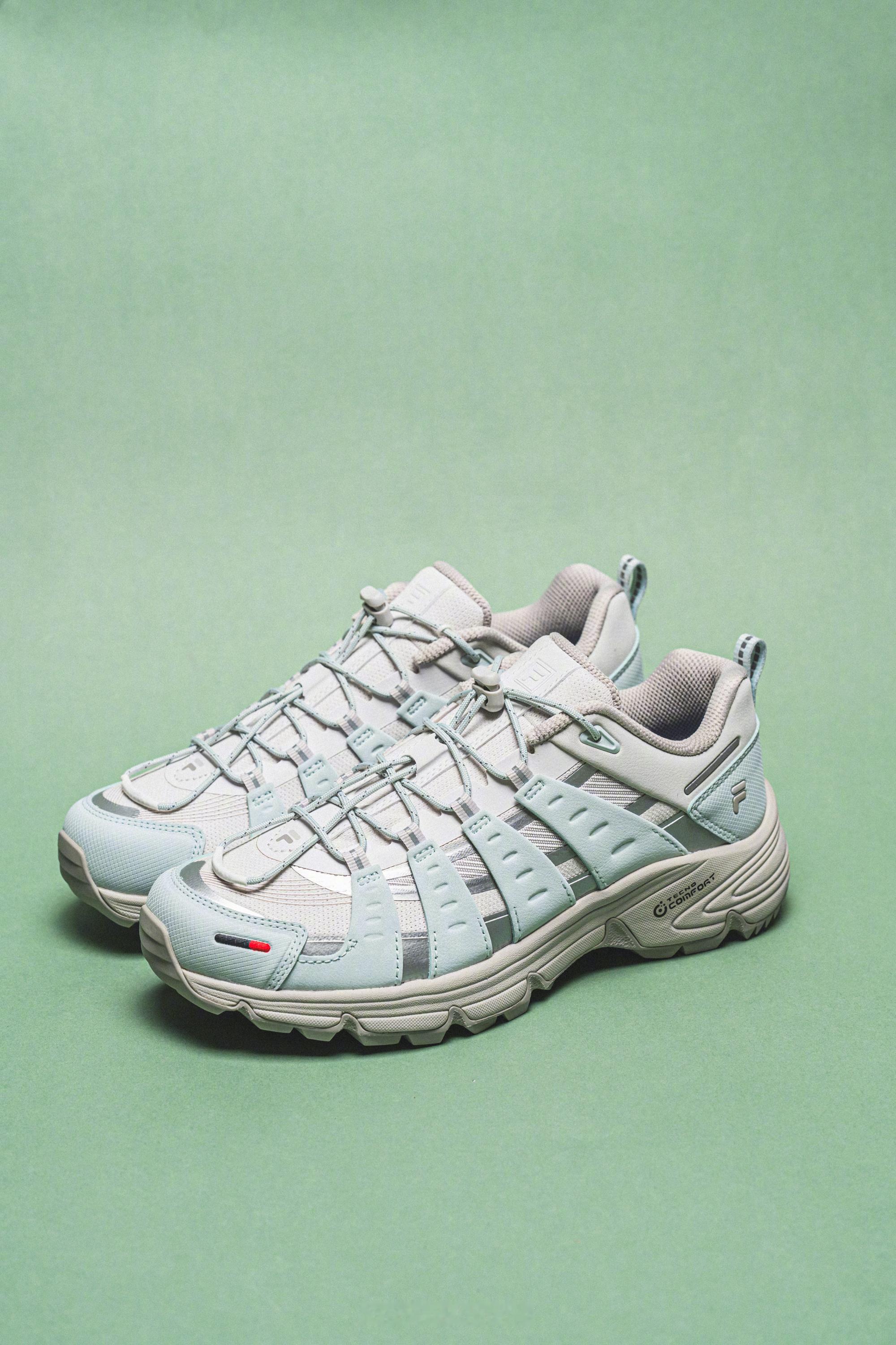 FILA FUSION COMO灵感源自意大利科莫湖的湖系户外鞋COMO，定位介