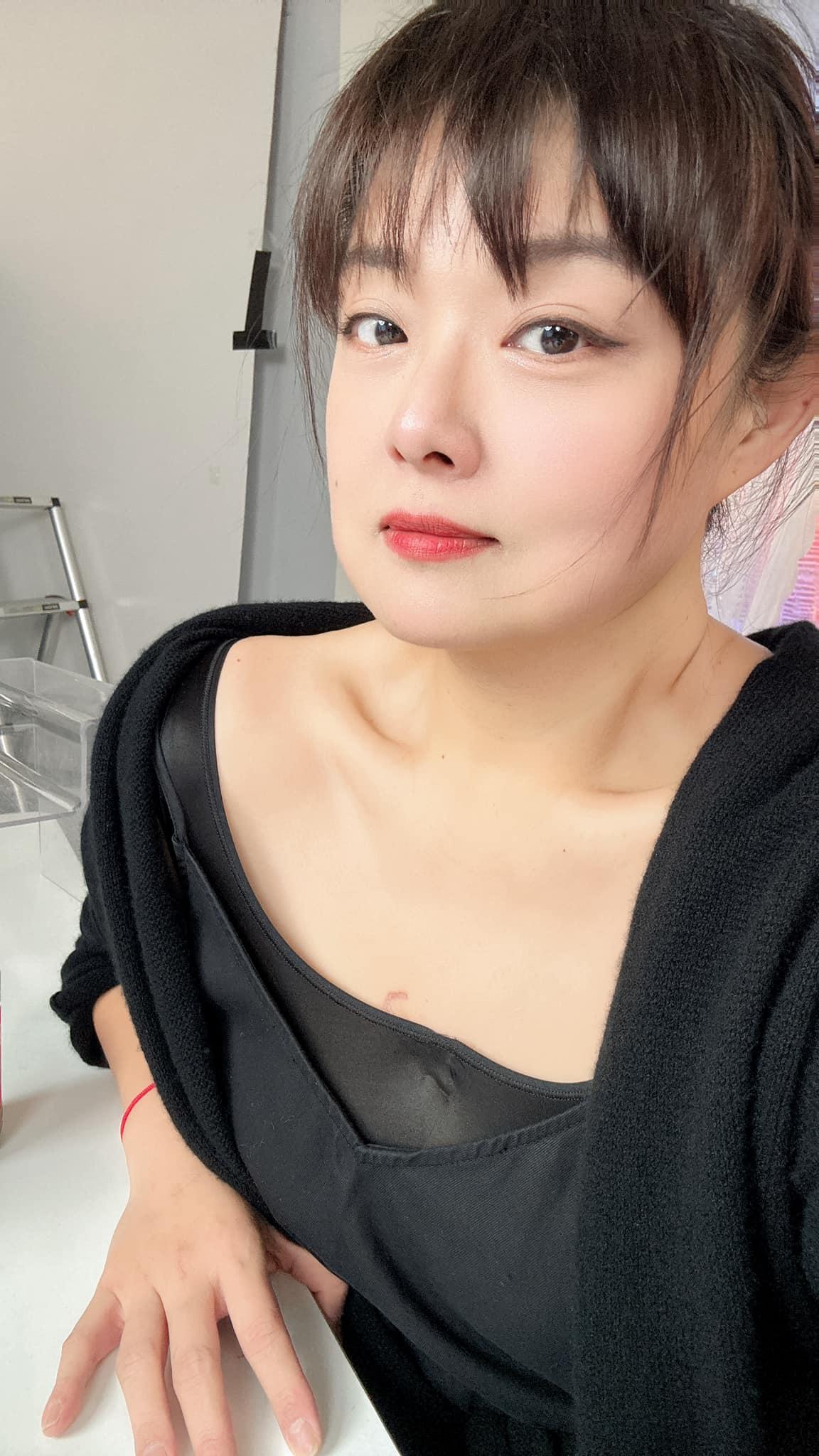 她以前是香港TVB演员，拍过不少出名电视剧，印象中她当时身材都比较胖，现在她减肥