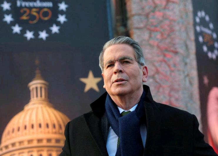 美国财政部长贝森特强化了总统特朗普对加拿大加征100%关税的威胁，并“警告”，如