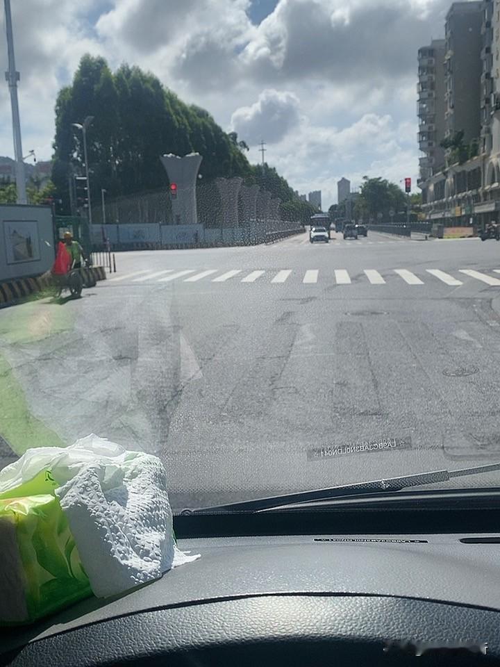 该不该原谅，夺走男友的闺蜜该不该原谅得走？哪里有了闺蜜那一定是不可原谅的。闺蜜伤