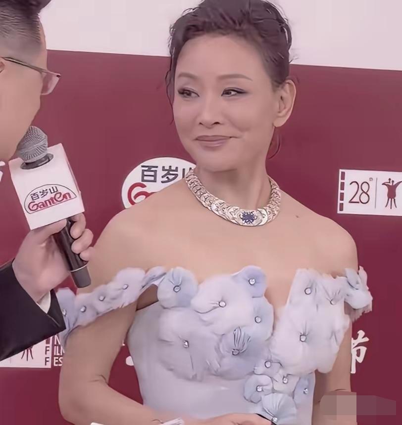 国外不好吗？为什么又回来发展了，老太太了回来干嘛？