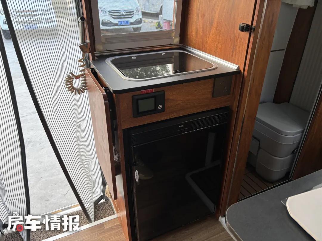18万买长轴大空间房车！6座3张床自动挡，带10度电能洗澡做饭