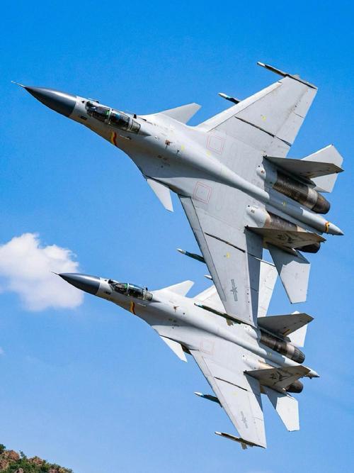 门罗主义阴影下的突袭：美委冲突背后的百年博弈
 
美国最终还是对委内瑞拉动手了，