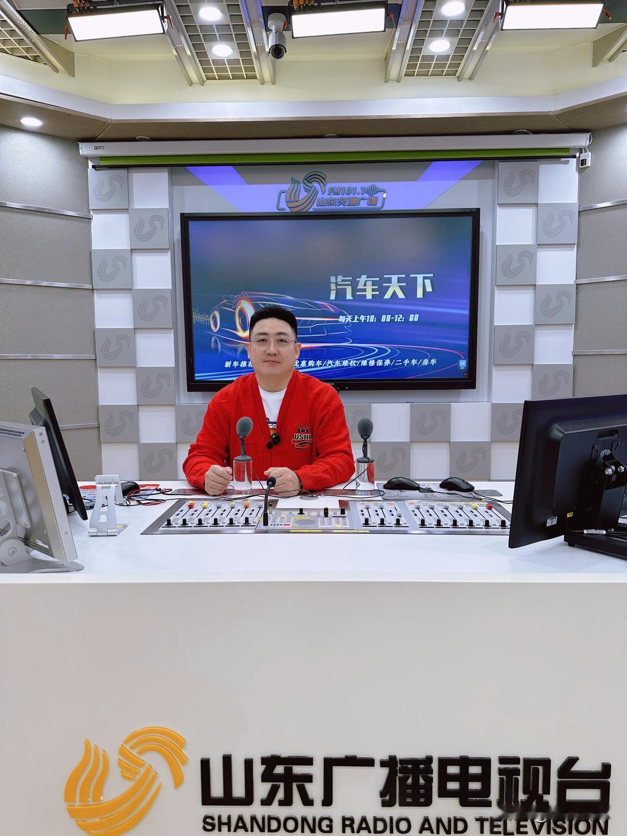 去岁千般皆如意，今年万事定称心。愿大家新的一年幸福快乐！新年定可胜旧年！[玫瑰]