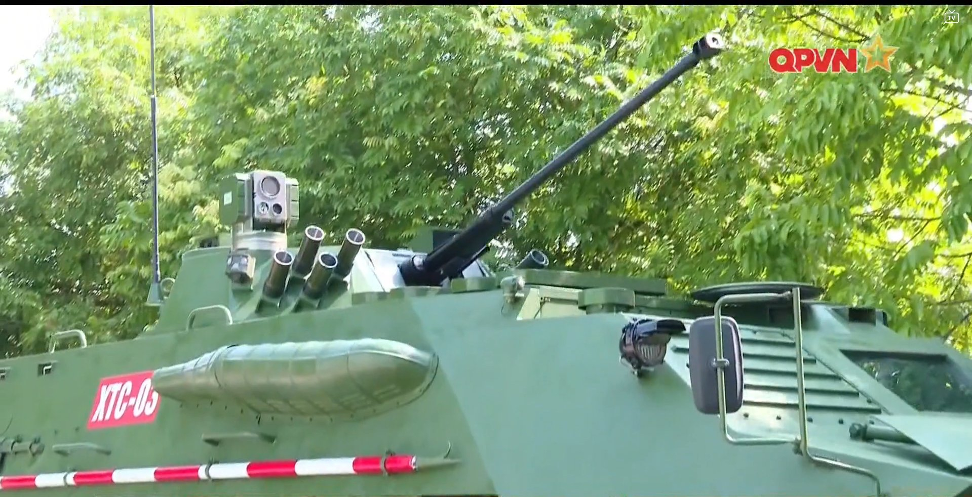 越南自研的XTC-03型8x8轮式步战车的原型车曝光，外形给人一种92式、BTR