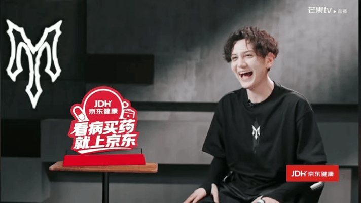 艾热王以太争哈舞一🌟名场面欢乐出圈，艾热沉浸式开启斗舞模式，王以太花式搞怪接招