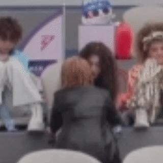 同姓恋你俩到底想干啥 我不知道有什么话是需要以这样的姿势说的