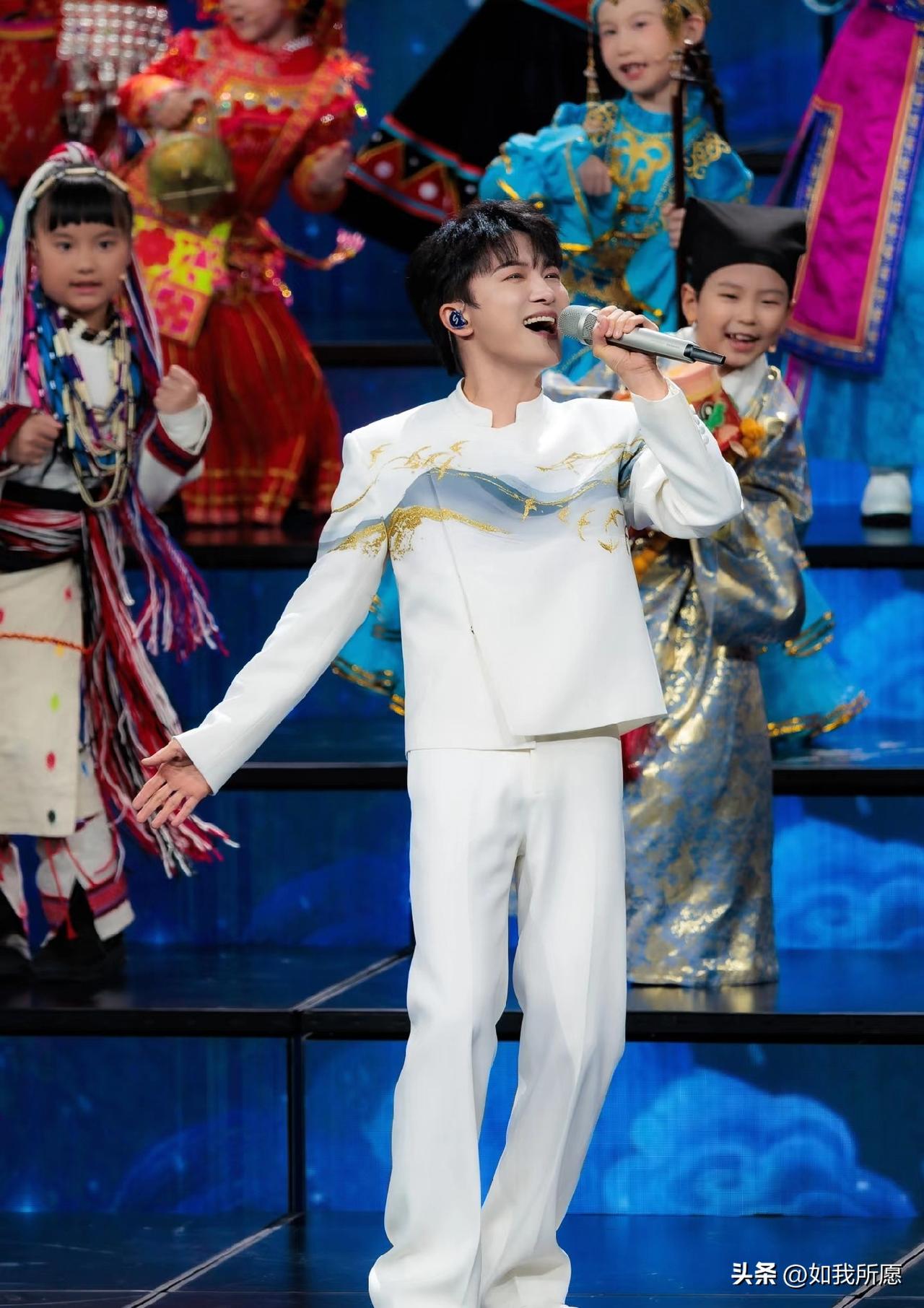 别再夸周深发红包了，
他的“温柔”早就是连续剧，
只是你们才看到大结局！

如果