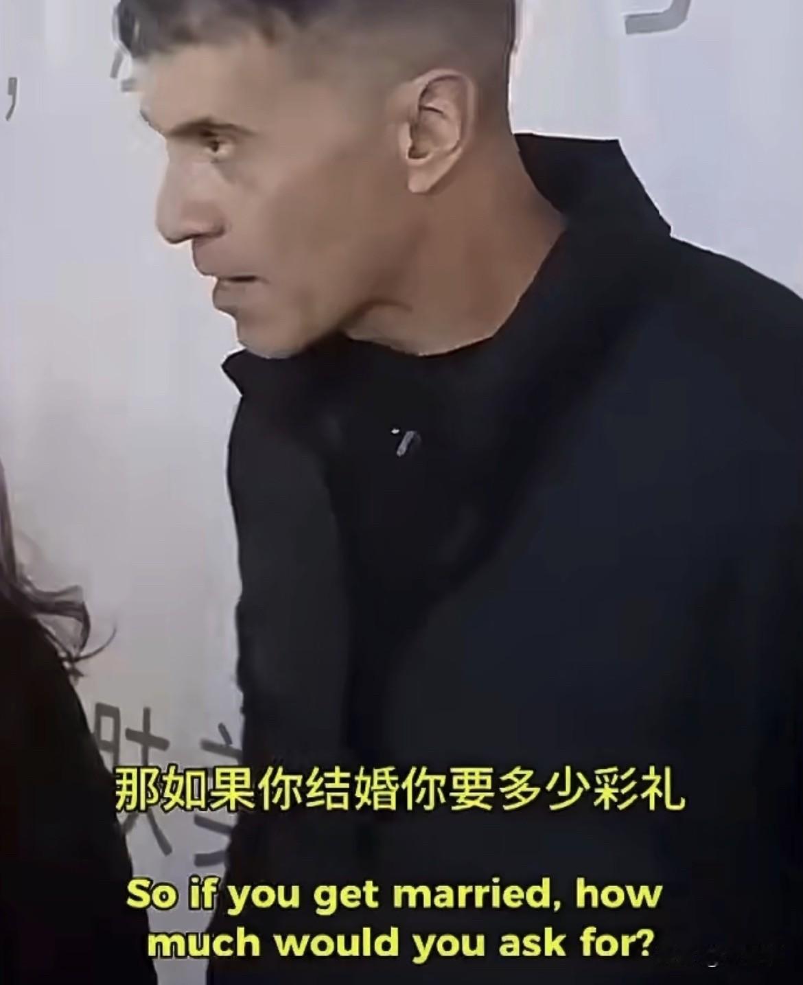 【喜闻乐见，年轻女孩们在婚姻上不再盲目追求彩礼】
一位外国博主就‘’结婚是否需要