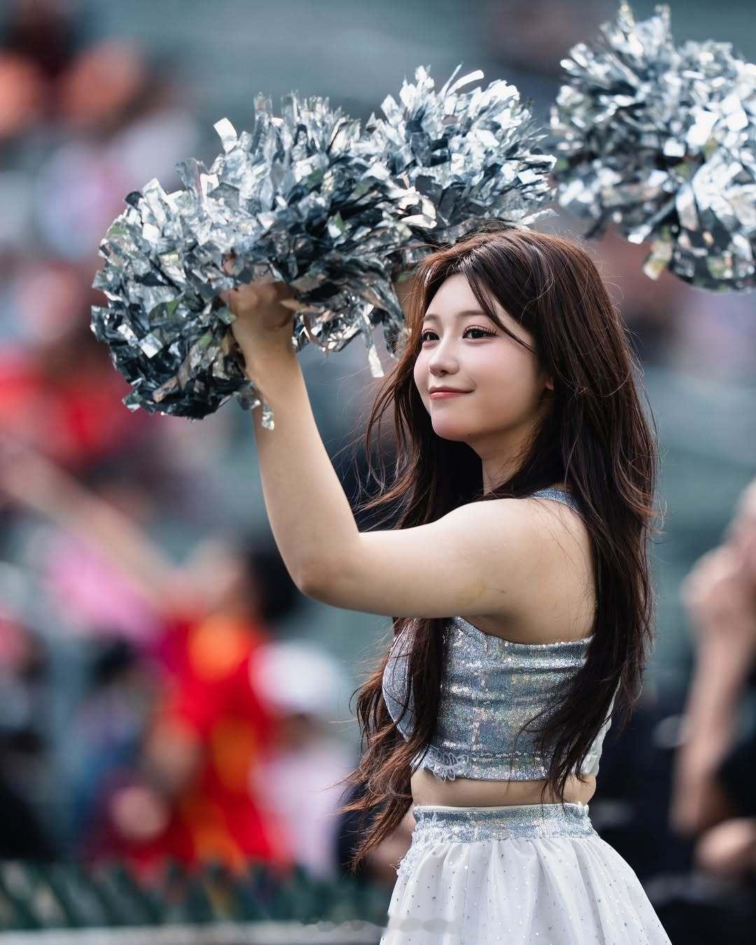 啦啦队小姐姐为贺岁杯中国香港vsFC首尔带来表演。👏 