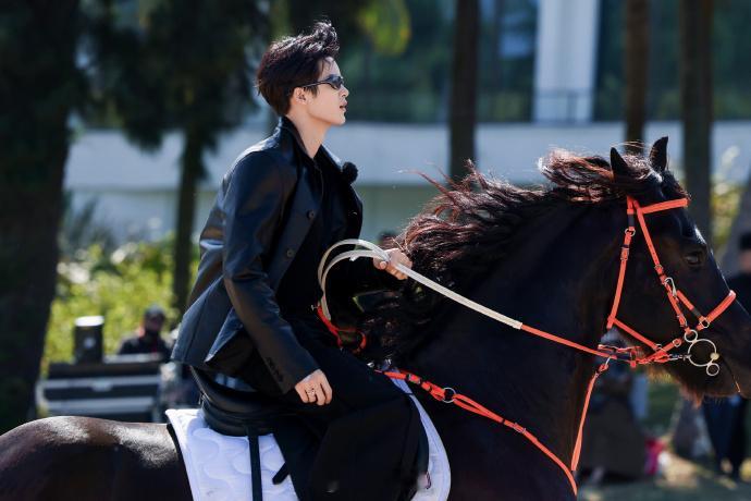 不知道 檀健次的表情很曼妙 不知道 檀健次的表情很曼妙，檀健次在你好星期六找镜头