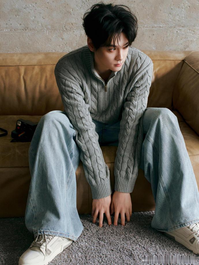 田栩宁的立春营业田栩宁立春营业照田栩宁立春营业照释出，田雷发文 “又见春天”，春