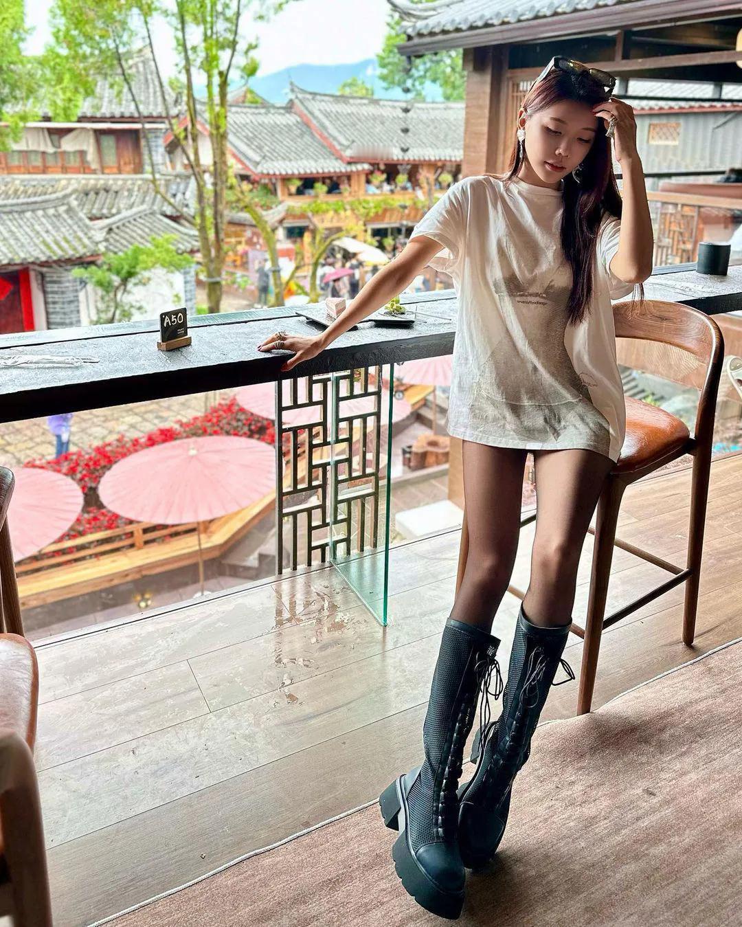 #谁家玉女俏容颜# #花容月貌天仙美# #美景如画俏佳人# #清纯一笑薄红颜# 