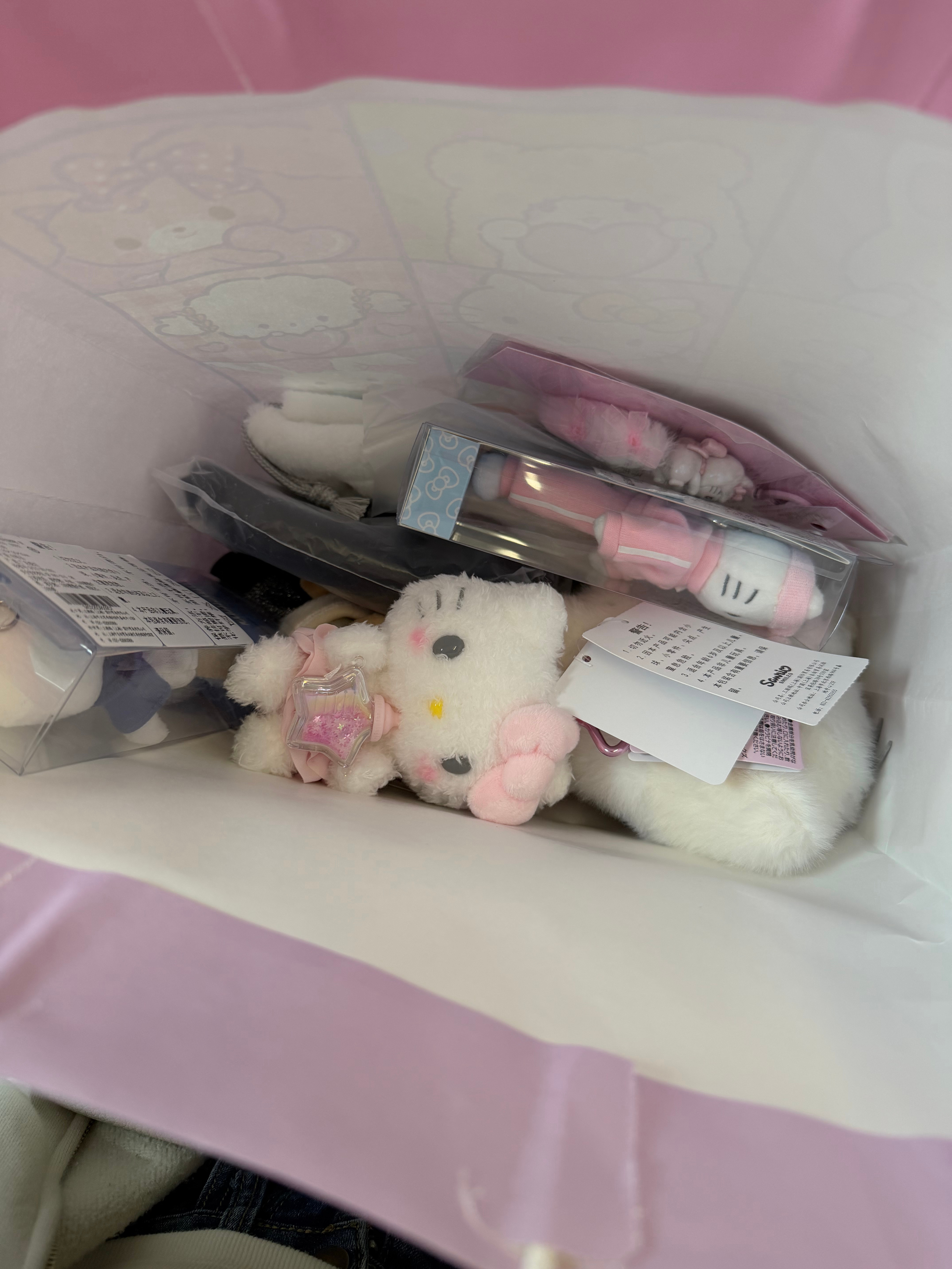 建议机场不开这个店 为了买这些娃娃 差点弄丢身份证赶不上飞机 