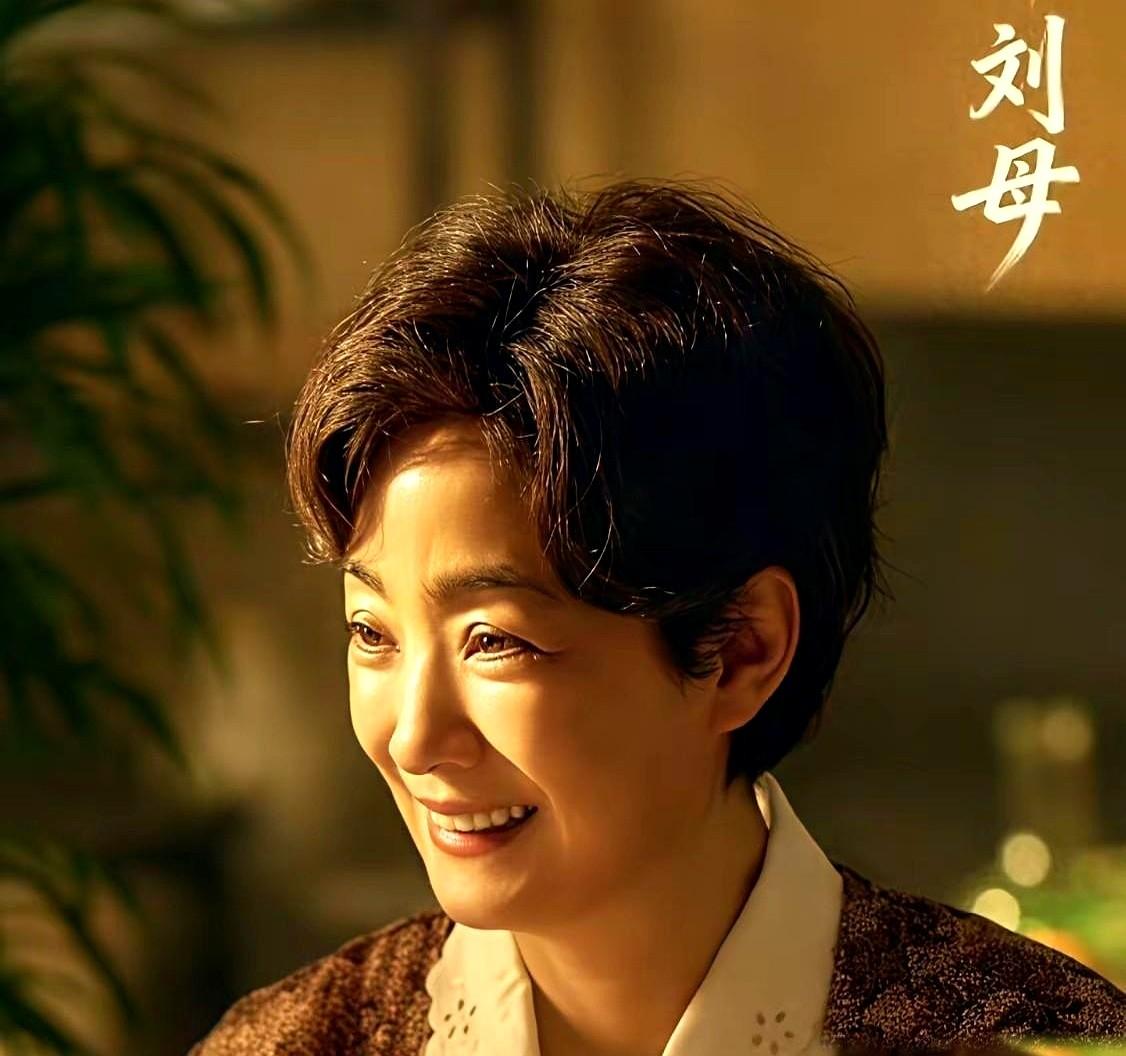 收视率破4，骂声一片，张艺谋监制的新剧《主角》火得有点邪门。

王海燕演的婆婆，