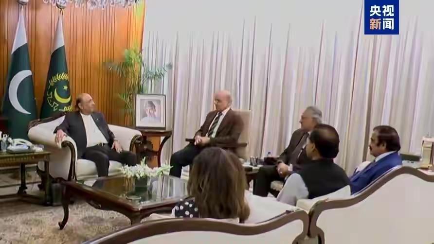 塔尔煤在烧，化肥厂快停了，总统在卡拉奇拍了桌子。
这不是演戏，是真急了。
液化天