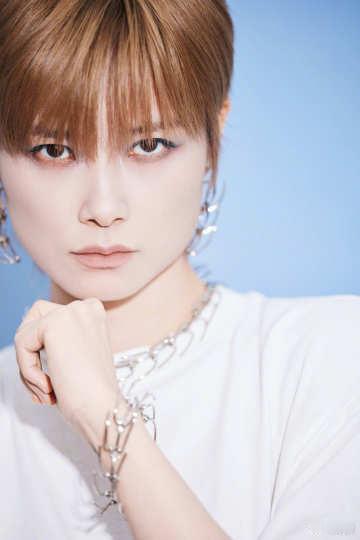 李宇春吉他弹唱李宇春这段弹吉他i到我了 近距离看彩排花絮，能感受到李宇春对待音乐