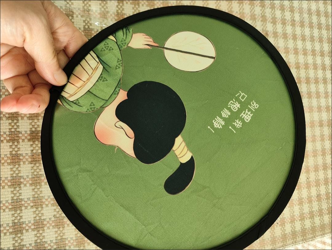 这个迷你折叠扇也太适合夏天随身携带了吧！