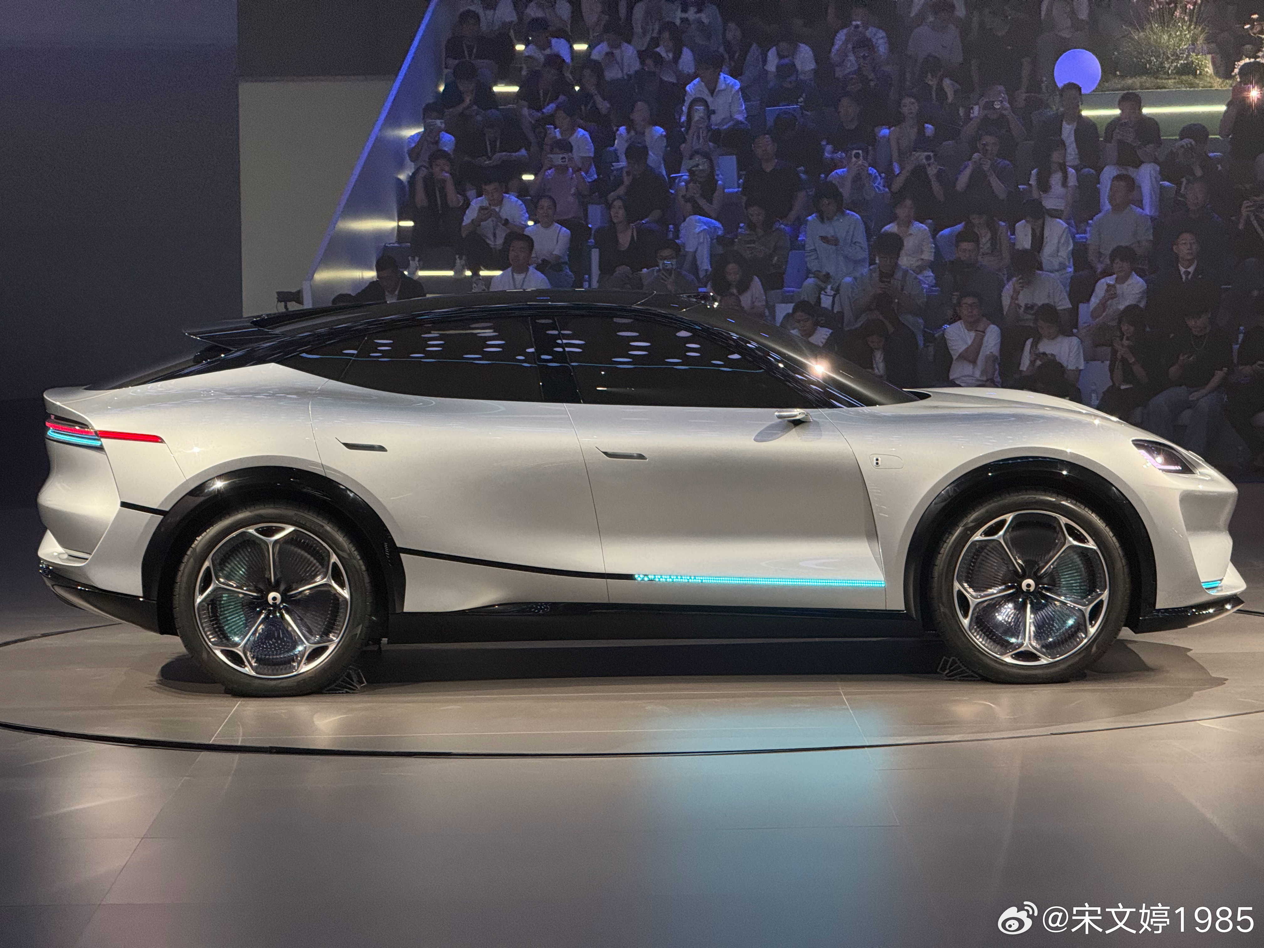 AIVA概念车，这个身材你给几分？车型名：ME7，2026年内量产汽场全开 北京