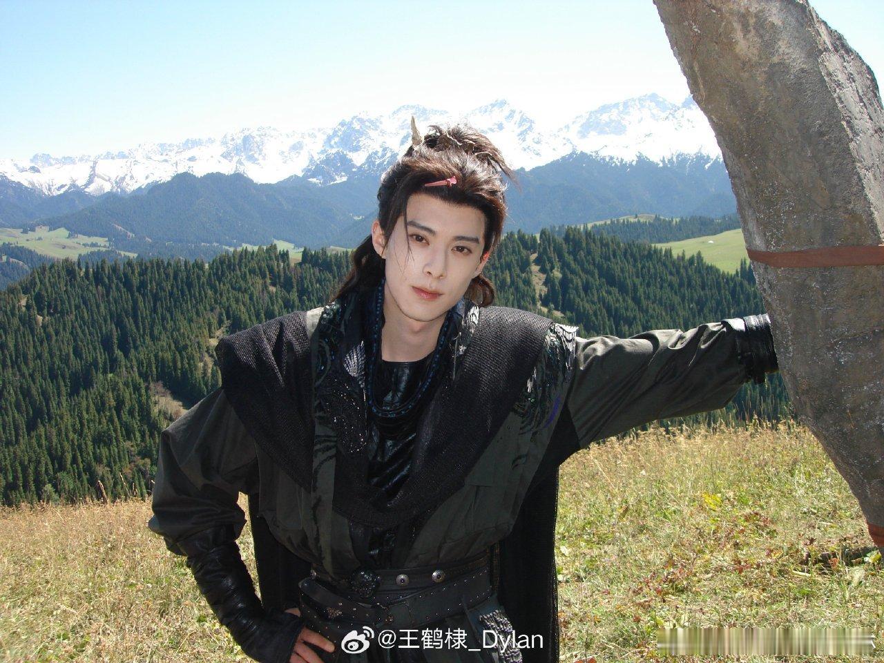 王鹤棣李沁杀青合照王鹤棣暂别宋潜机 看看 ​​​